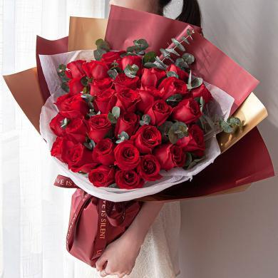 三生三世/卡罗拉红玫瑰33枝、尤加利10枝生日礼物表白求婚礼物同城配送/可提前预约/指定日期送达