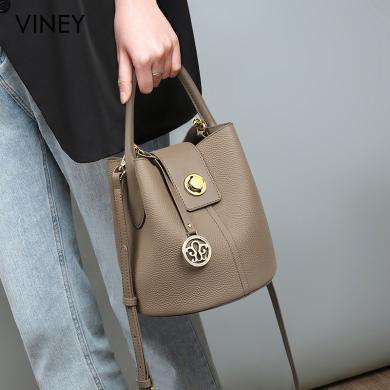 Viney包包女士新款牛皮女包水桶包斜挎单肩包通勤手提包90127