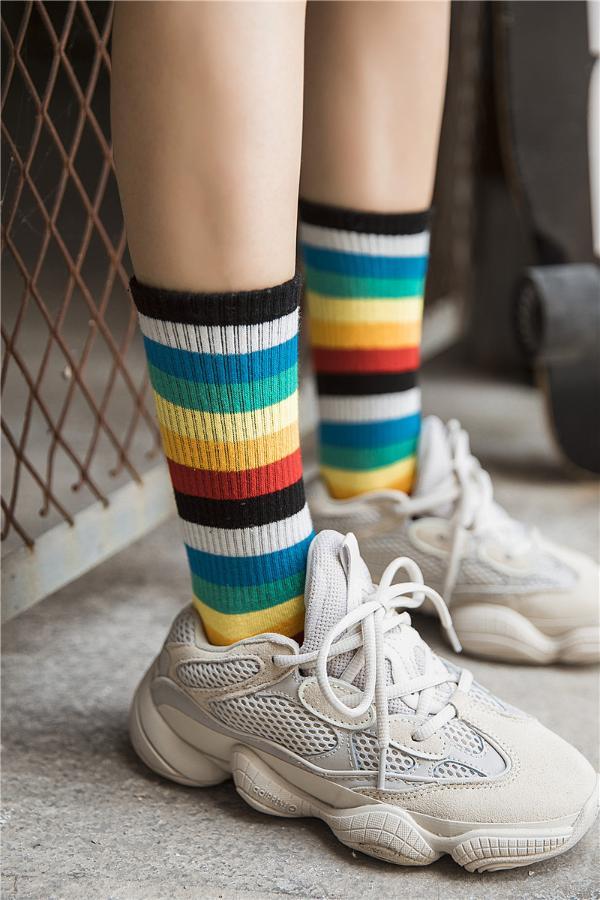 henny rue新品时尚棉彩虹袜子女 个性潮流彩色中筒袜条纹女士堆堆袜